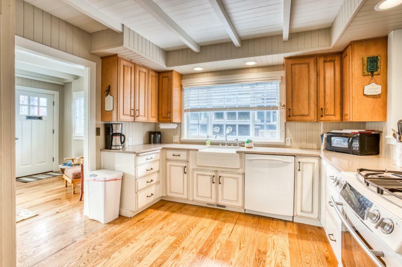 Seaside Classic Cottage Екстер'єр фото